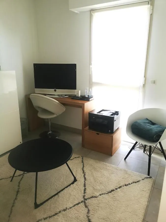 Modern One Bedroomed Apartment Just Off The Cannes Seafront With A Terrace And Pool Access 1753