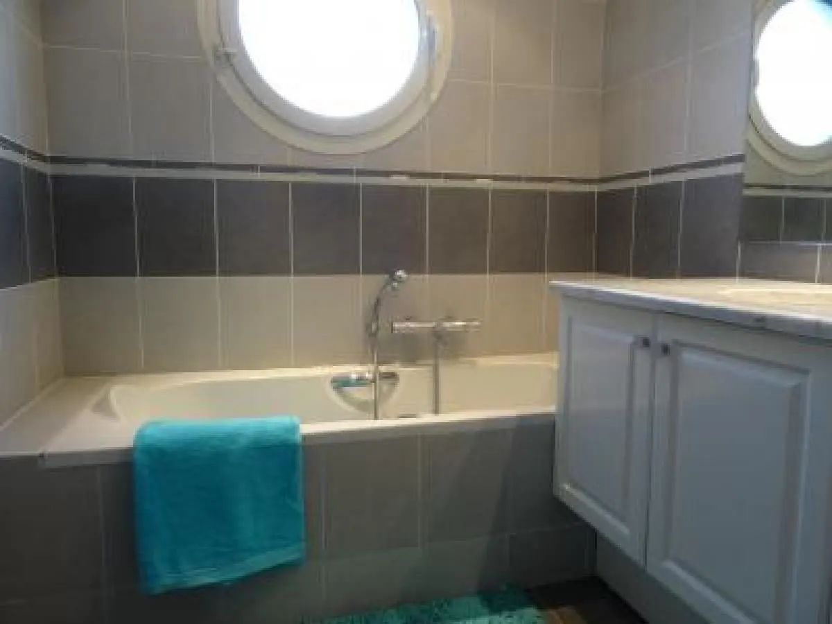 Modern One Bedroomed Apartment Just Off The Cannes Seafront With A Terrace And Pool Access 1753