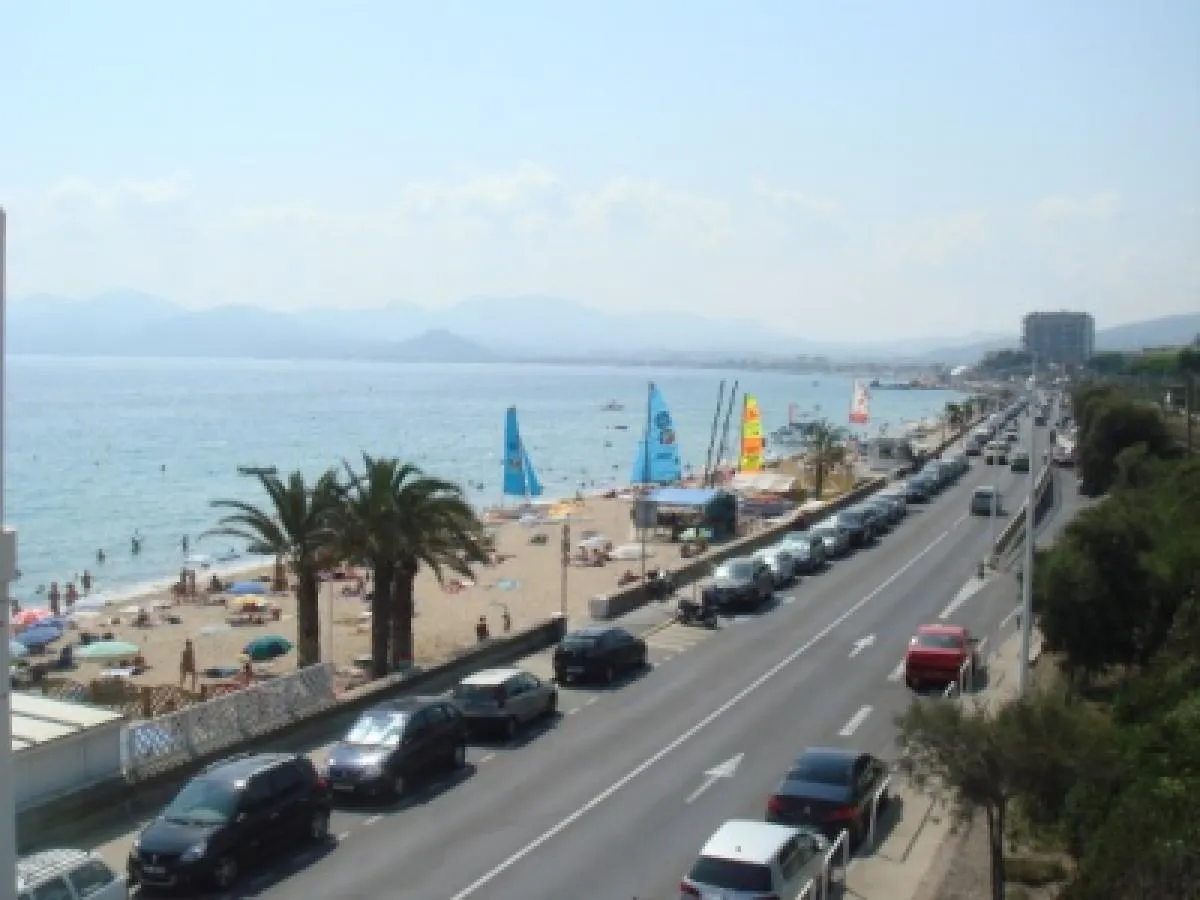 Modern One Bedroomed Apartment Just Off The Cannes Seafront With A Terrace And Pool Access 1753 Francja